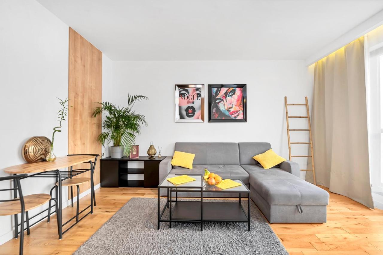 Modern Apartments With Access To The Pool Near Rondo Daszynskiego Station Varsovie Extérieur photo