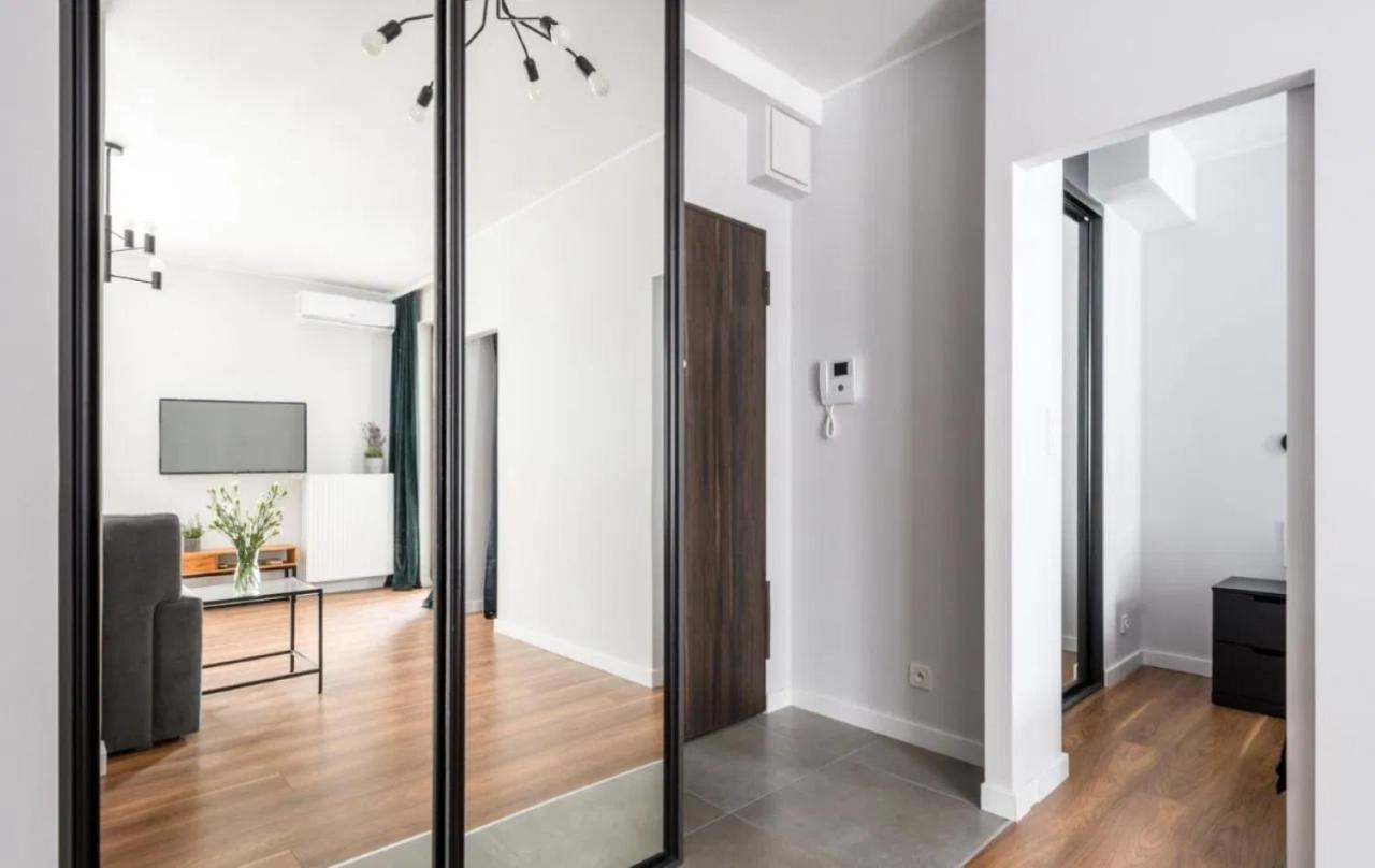 Modern Apartments With Access To The Pool Near Rondo Daszynskiego Station Varsovie Extérieur photo