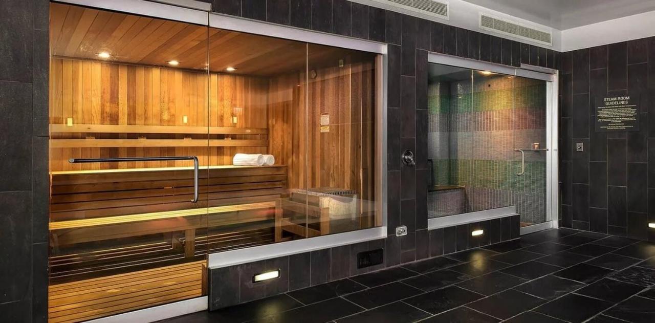 Modern Apartments With Access To The Pool Near Rondo Daszynskiego Station Varsovie Extérieur photo
