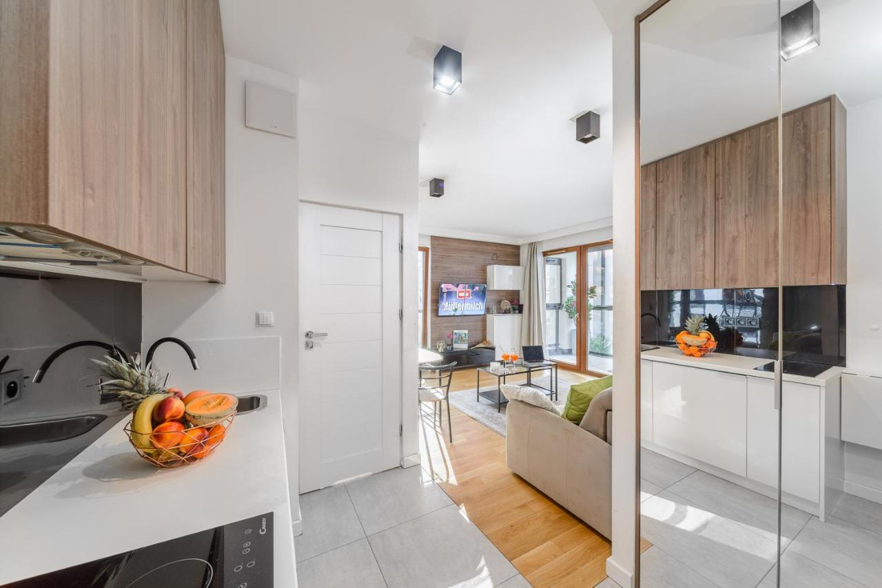 Modern Apartments With Access To The Pool Near Rondo Daszynskiego Station Varsovie Extérieur photo